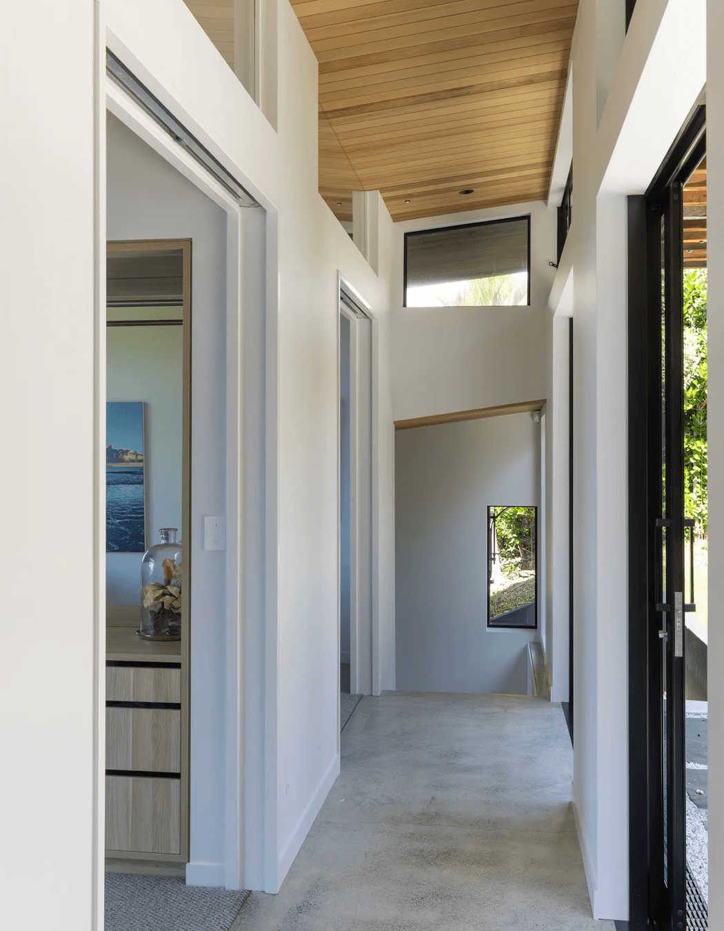 The bedroom wing utilises sliding doors along the hallway, allowing both sides to open up, welcoming in natural air, light, and views.
