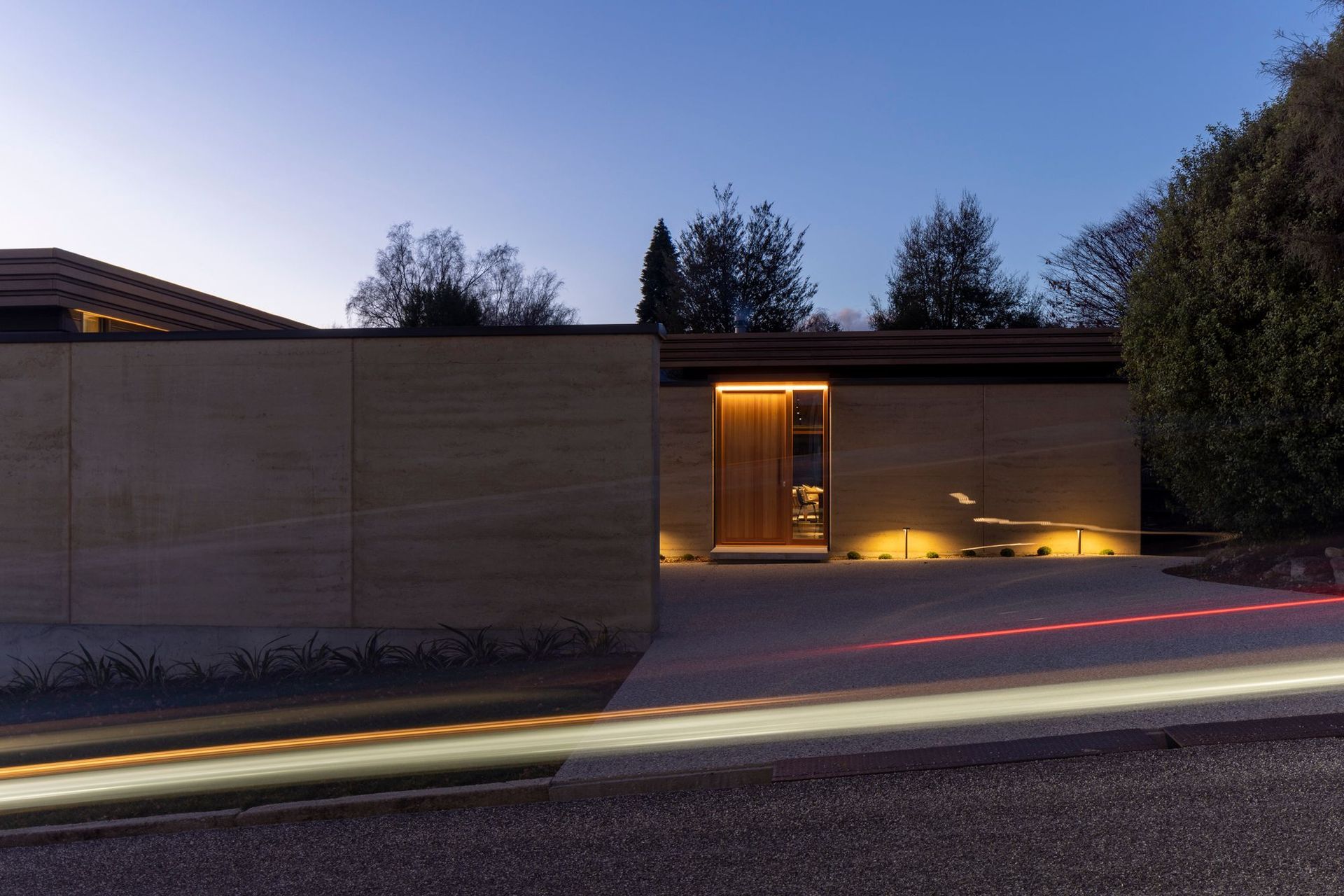 The south face of Winding Roof House, secluded from the streetscape. | Photographer: Simon Devitt