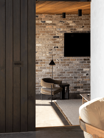 RED-BEACH-HOUSE-VIEWS-INTERIOR.png