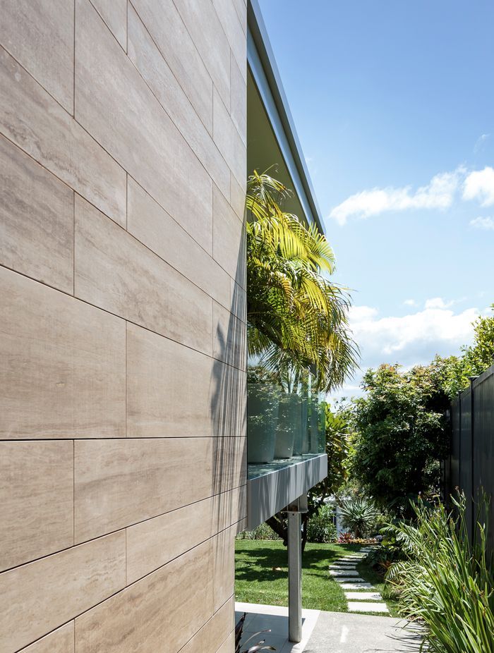 Travertine and white cedar act as a canvas, with complementary brushstrokes of stainless steel, aluminium, and acrylic.