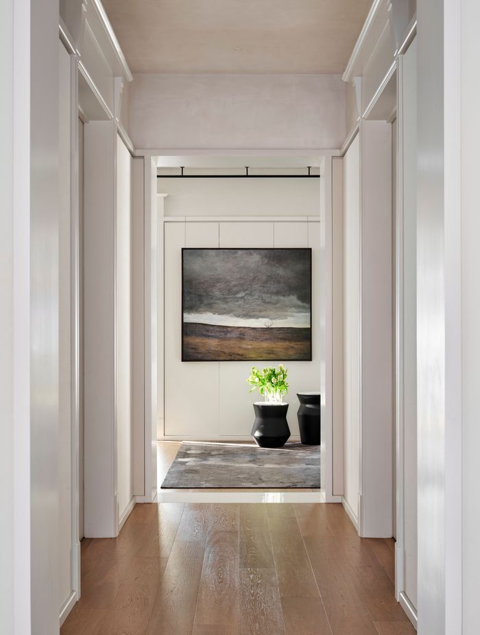 Oak floorboards create continuity throughout.