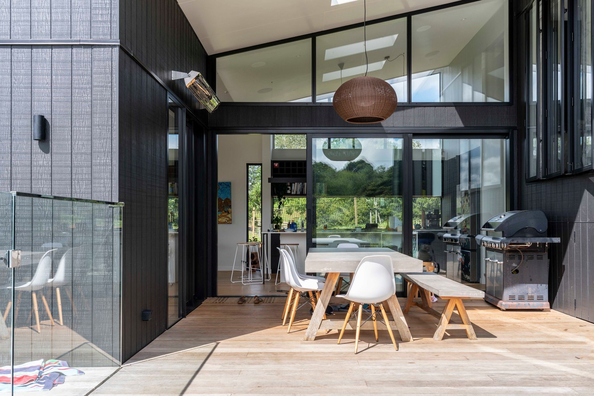 The floor to ceiling joinery floods the living spaces with light and creates perfect indoor/outdoor flow to the covered outdoor deck.