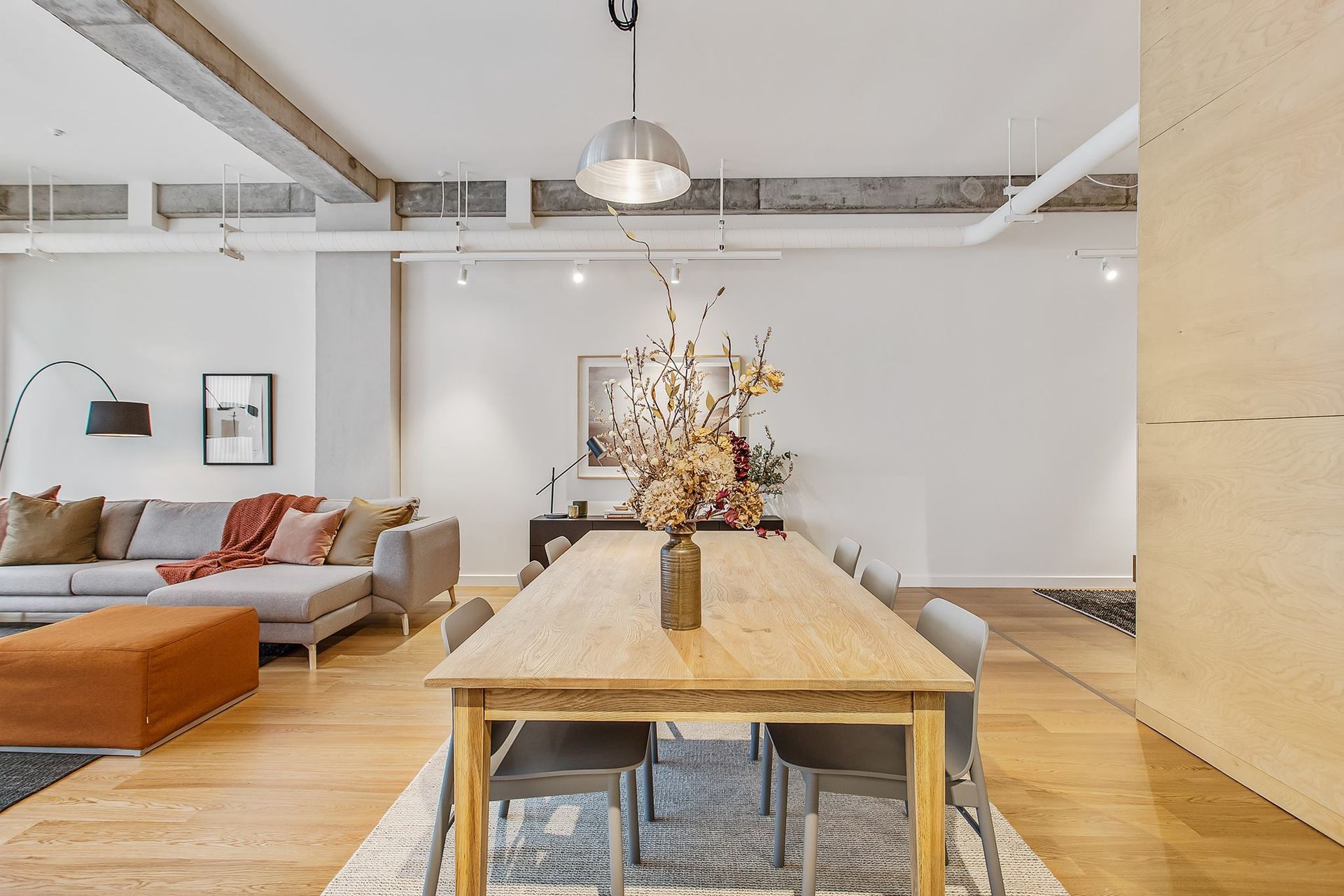 Gutting the interiors to replace them with luxury apartments, Cheshire Architects sought to revitalise the space and breathe life into a part of Auckland that has seen many historic buildings demolished.