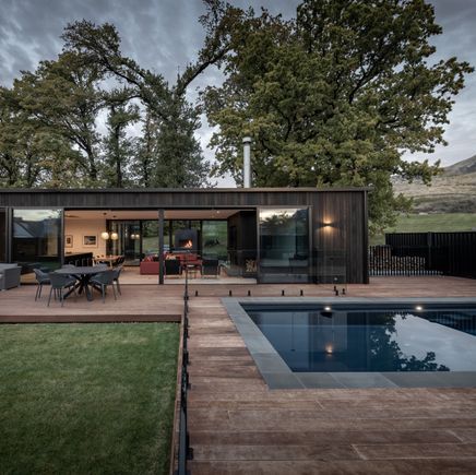 Simple and sophisticated Wanaka holiday home