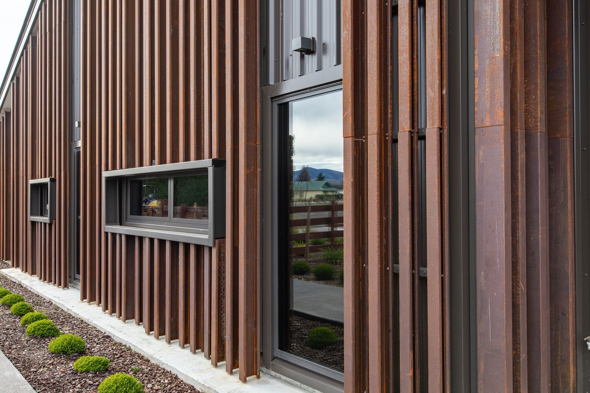 At the end of the administration block, railway tracks have been used as a screening, referencing the rail history of the school's site.