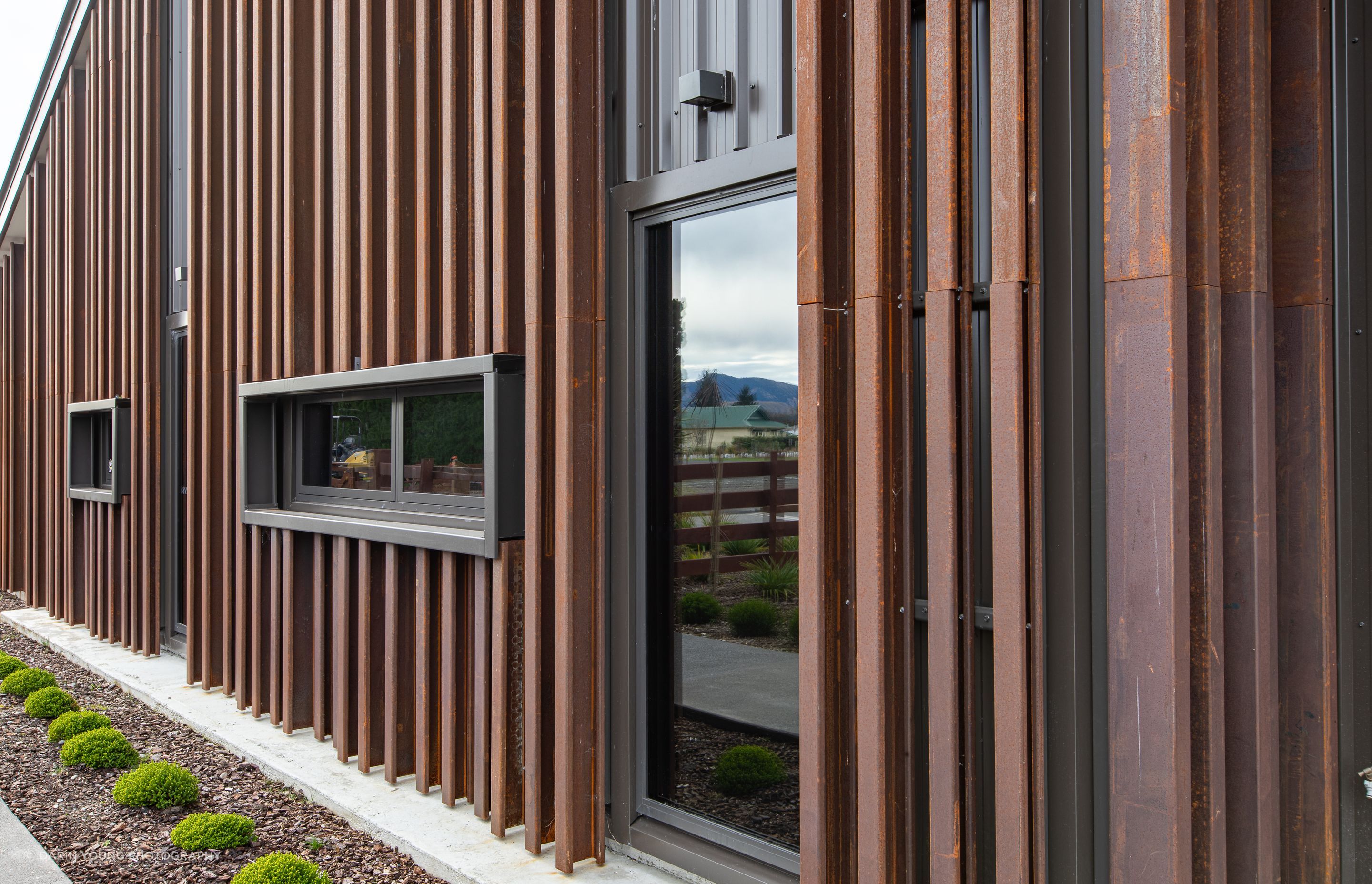 At the end of the administration block, railway tracks have been used as a screening, referencing the rail history of the school's site.