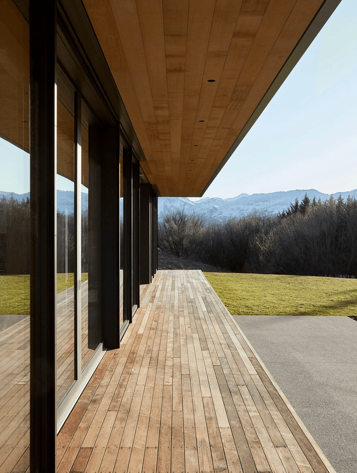 Glazing connects interior and exterior spaces whilst retaining warmth.