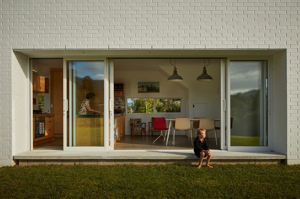 Sentinel-House-Crosson-Architects-outdoor-living-space.jpg