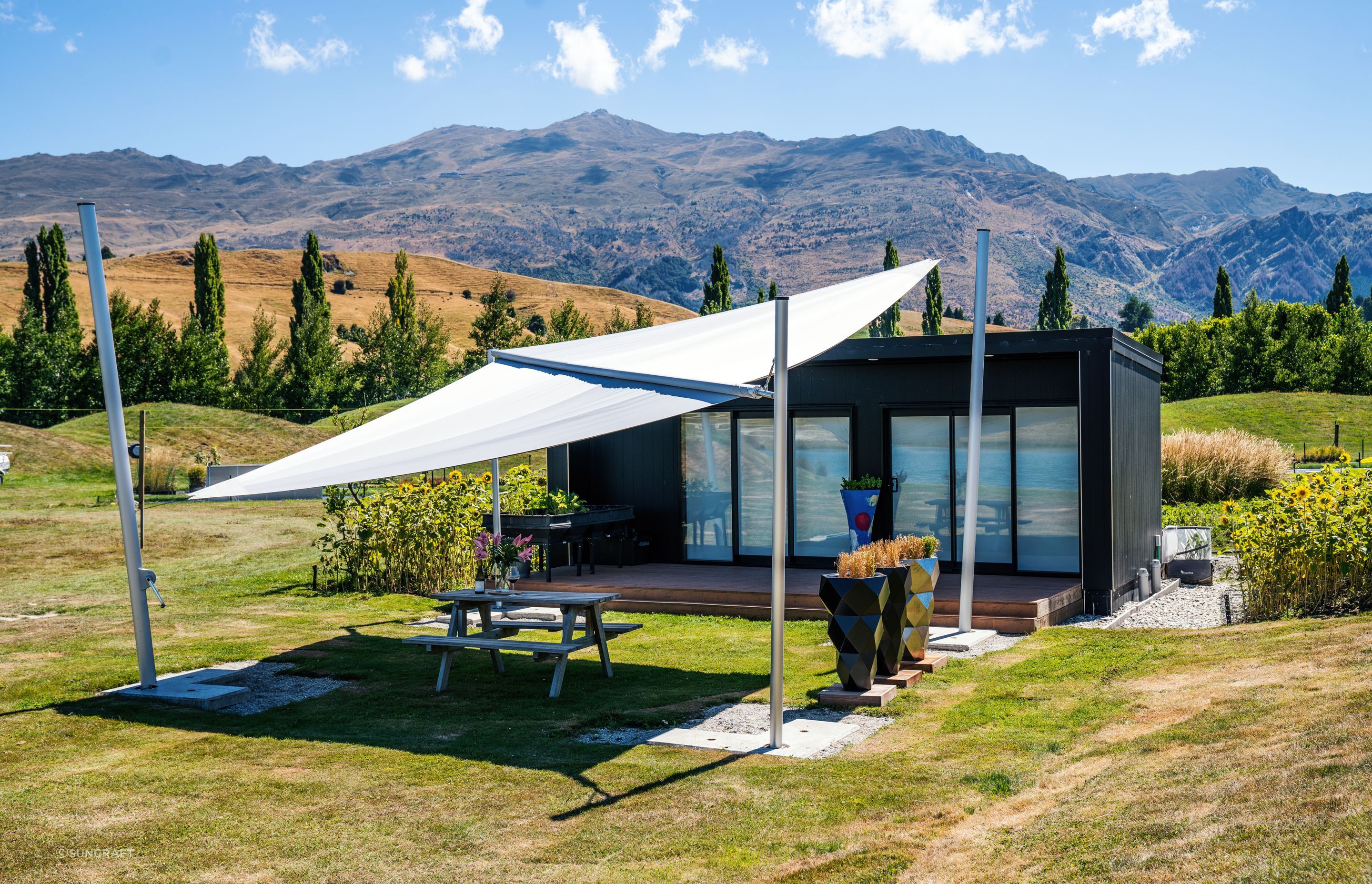 This tiny home in Dalefield, Queenstown paints an idyllic scene and shows the potential of what can be realised with tiny home design.