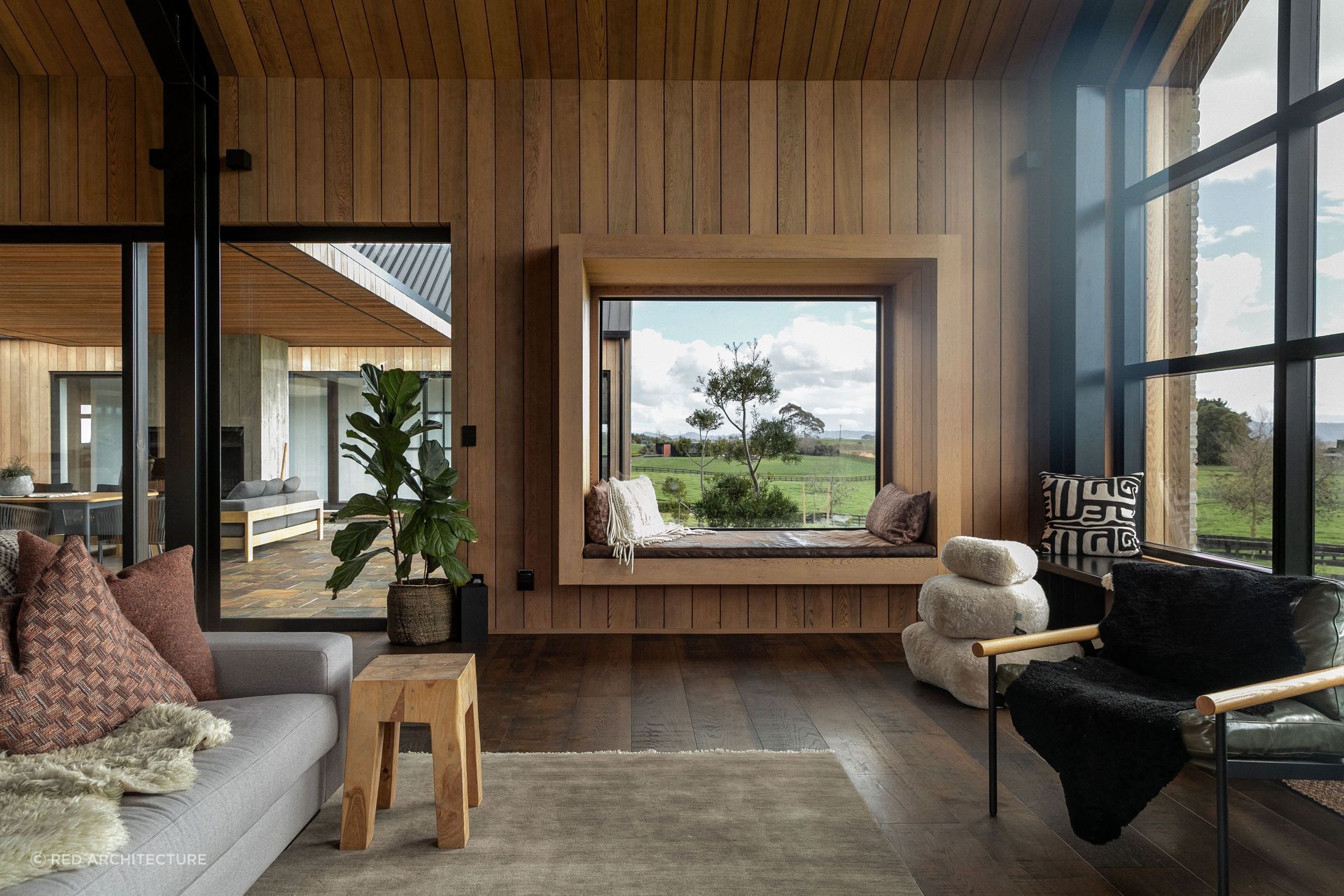 Furnishings and textures that exude comfort — Photography: Nicole Troost &amp; Mark Hamilton.