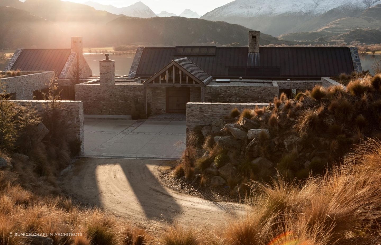 The timeless design of the Central Otago House is completely at one with its idyllic surroundings. | Photography: Simon Devitt