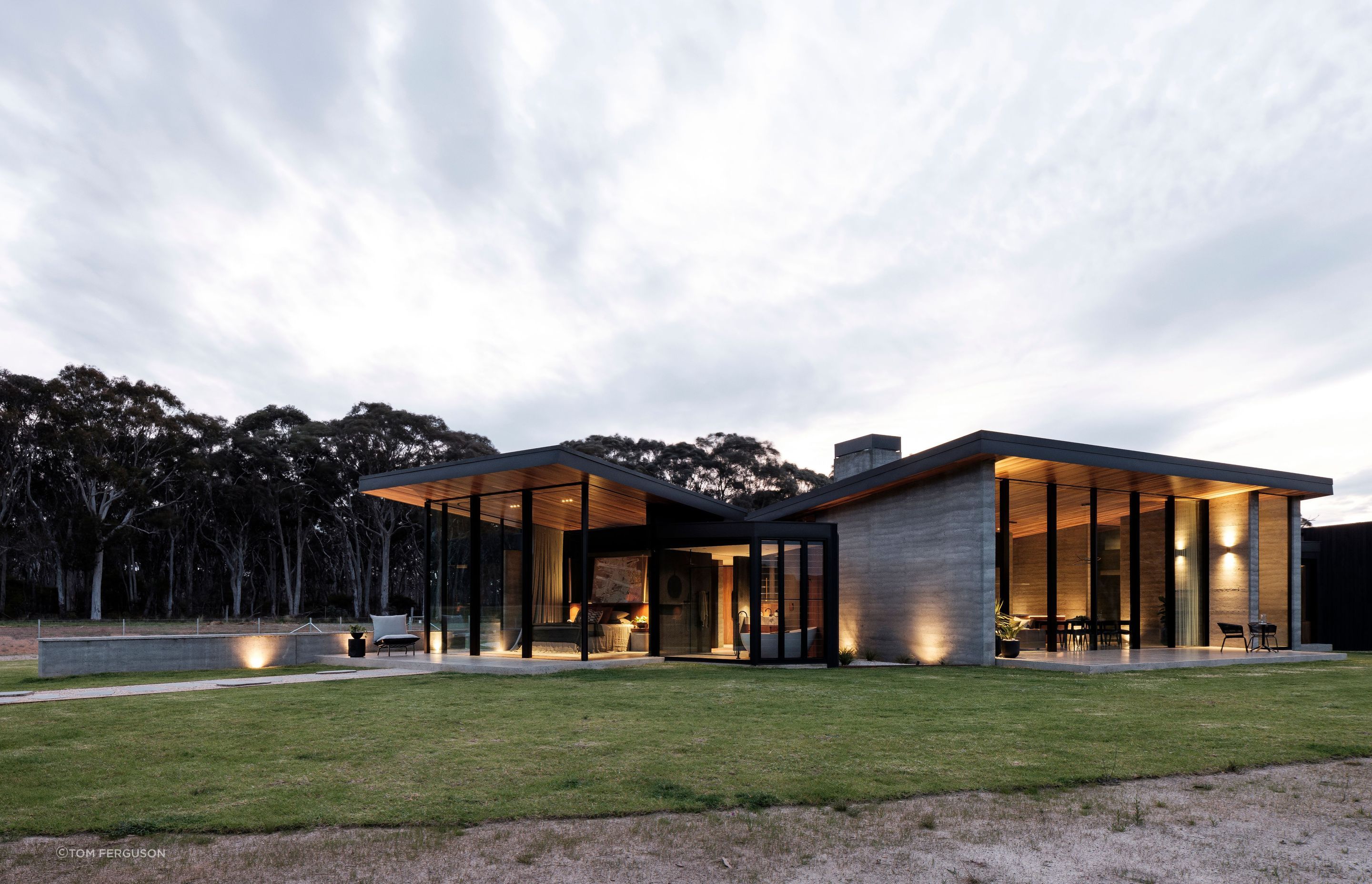 The clever layout provides different perspectives of the surroundings, resulting in an ever-changing visual experience