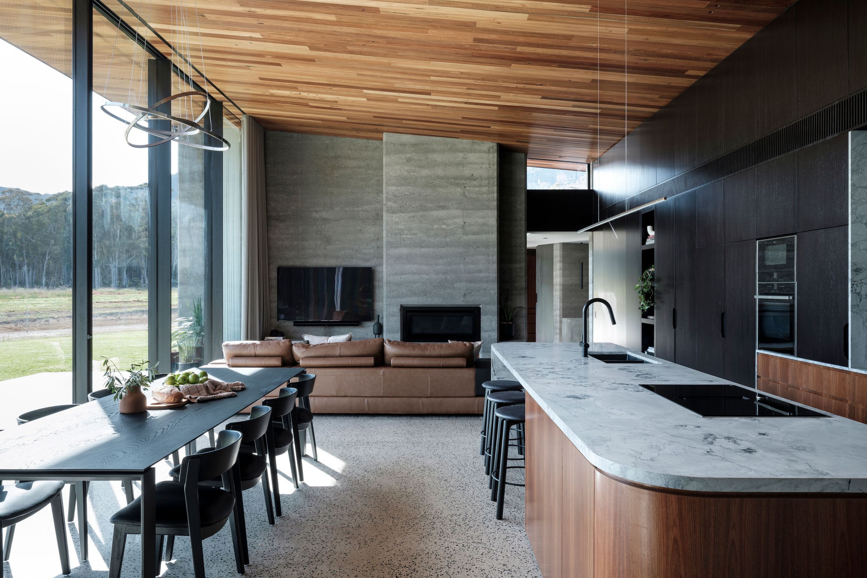 Spotted gum timber veneer lines the ceiling to mimic the cliffs' reflecting light. 