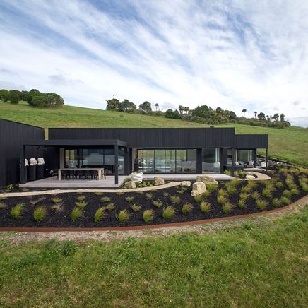 A luxurious hilltop getaway balancing budget and design