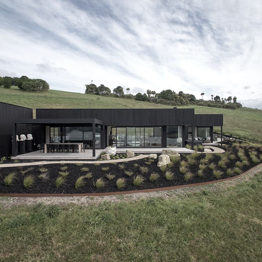 A luxurious hilltop getaway balancing budget and design