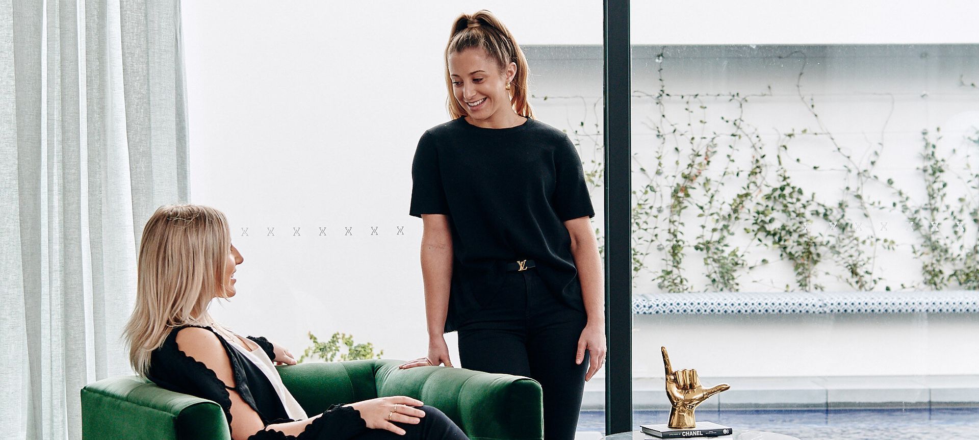 Left-right: Alanah and Elle Giuliano of Twostyle.