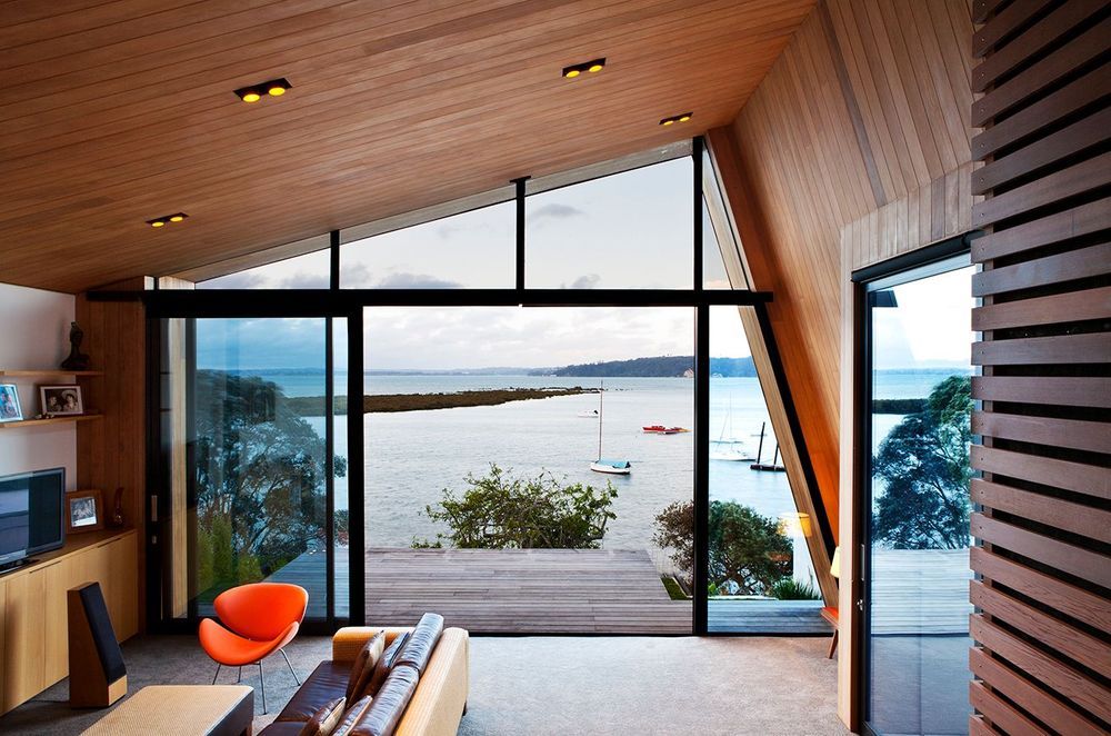 WINSOMERE-CRES-BRICK-HOME-VIEWS.jpg