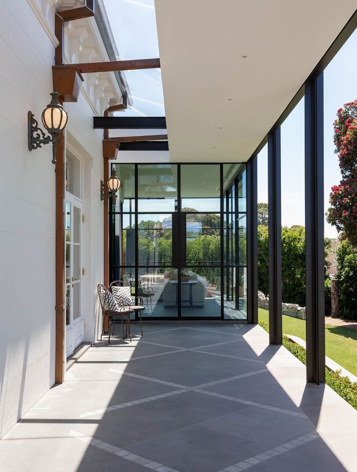 The new extension gracefully wraps the exterior of this heritage-listed home.