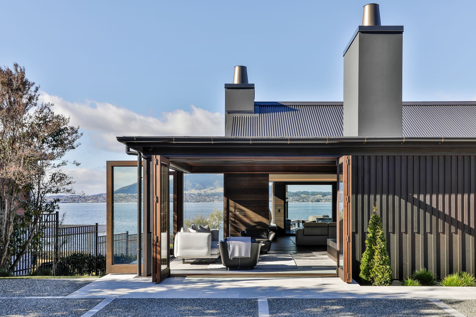 Arriving at the home, the workmanship is immediately evident. Vertical cedar battens pair with timber joinery, with timber continuing to the interior.