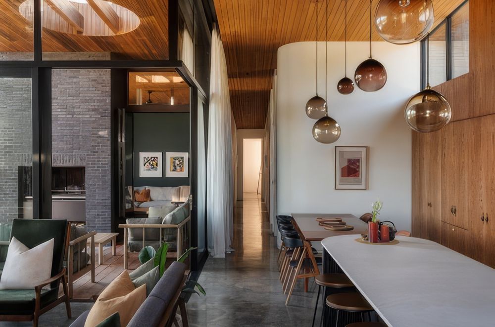 The home is beautifully refined yet equally expressive, revealing its character through curved details and textured materials.