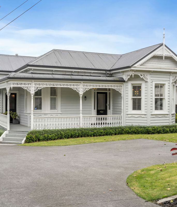 Bringing a 1920s villa into the 21st century while keeping an eye on the past