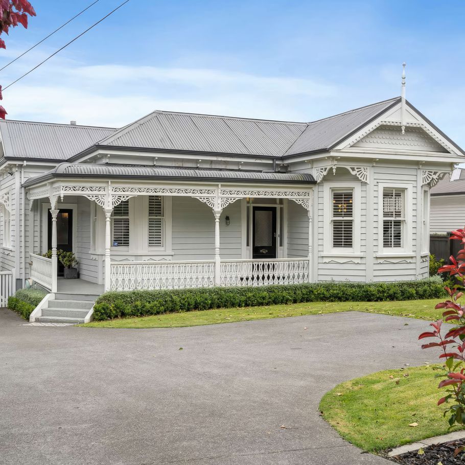 Bringing a 1920s villa into the 21st century while keeping an eye on the past