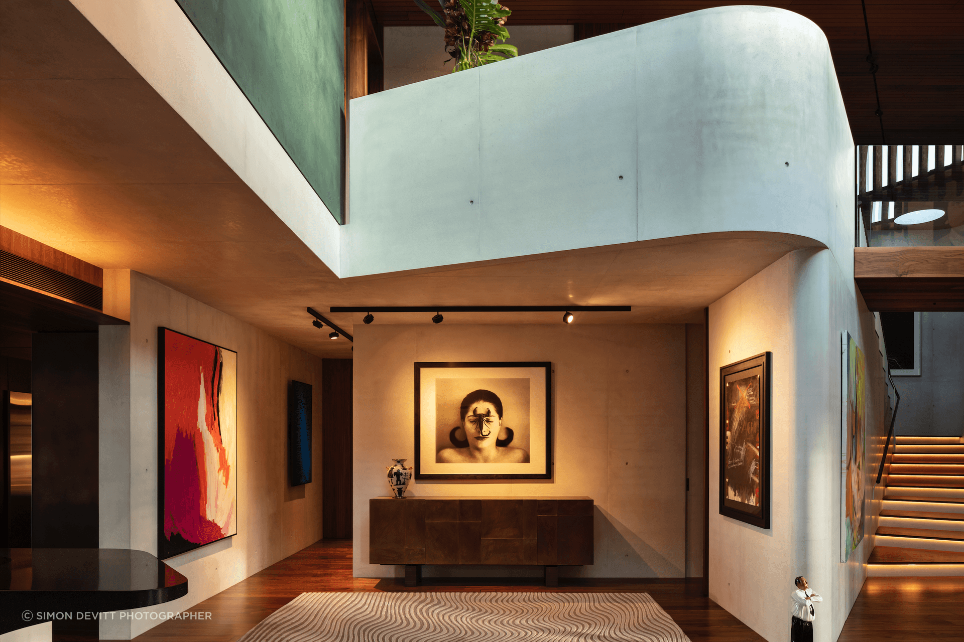 Innovation in concrete is on display throughout the interior of this project, with curved forms coloured in PeterFell's SuperWhite Plus oxide.