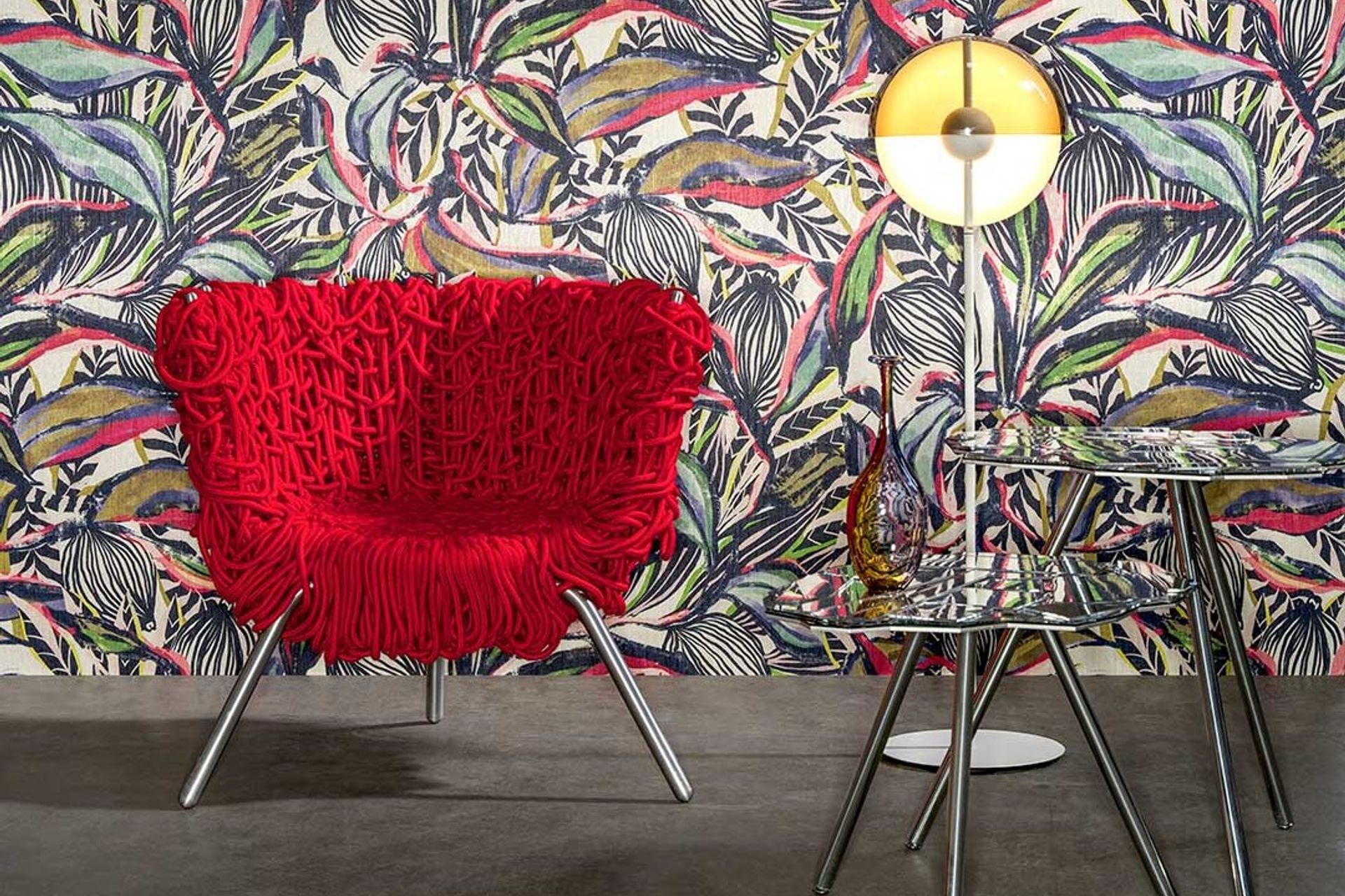 This colourful, tropical drawing from the Arte Décors & Panoramiques Collection is inspired by the Chinese lantern plant (Physalis)