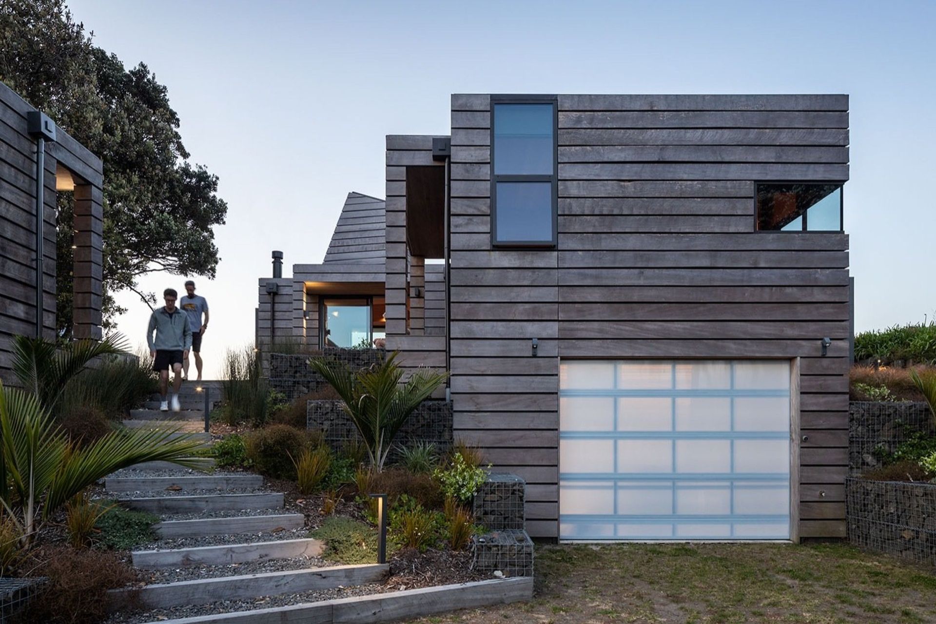 To accommodate the wider family, an additional, separate structure features a second bedroom, a bunk room and a bathroom, connected by a courtyard. Beneath this area lies a space for the clients' boat.