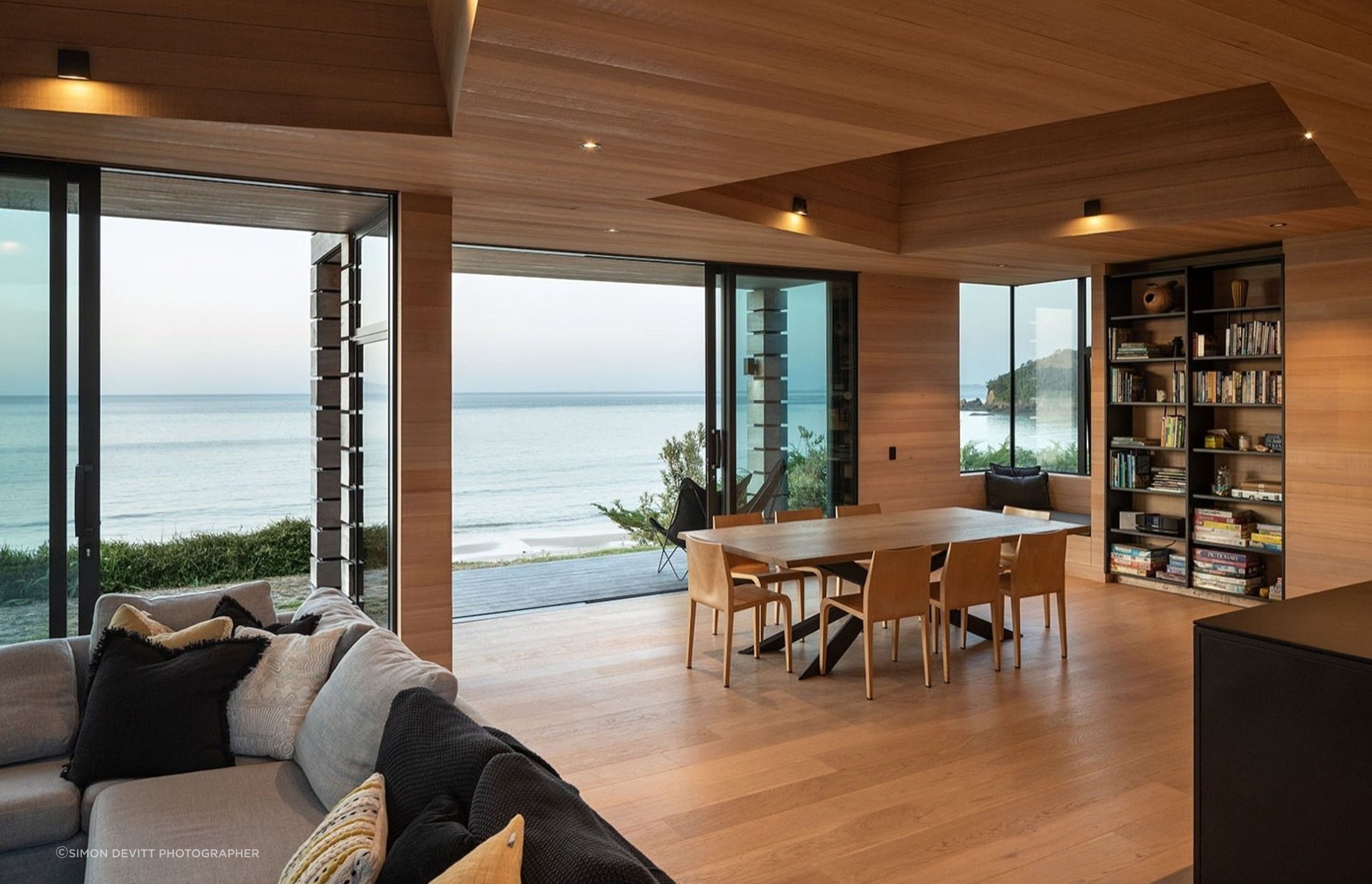 The kitchen, dining and living areas sit at the top of the dune, opening onto a courtyard overlooking the ocean.