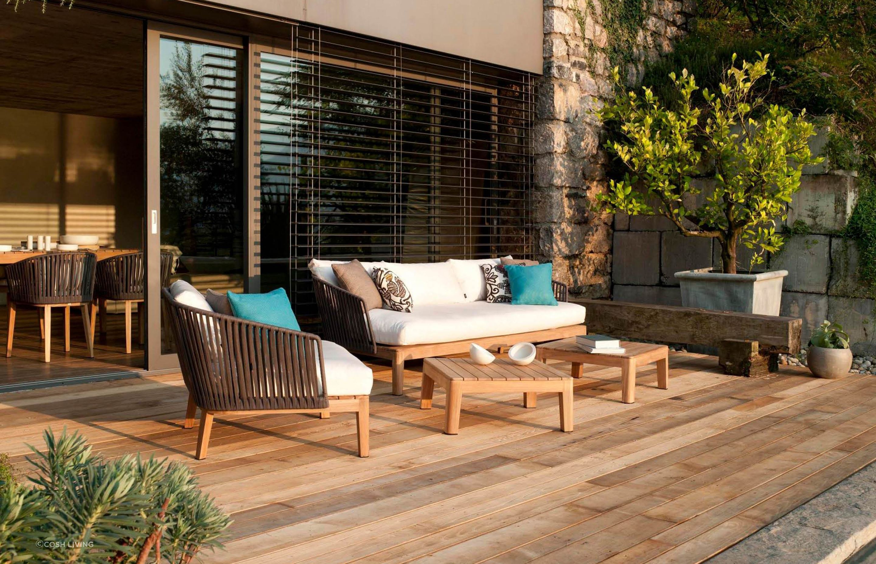 With beautifully finished round edges and a soft and friendly look, the Mood Coffee Table in sustainably-sourced teak makes a great choice