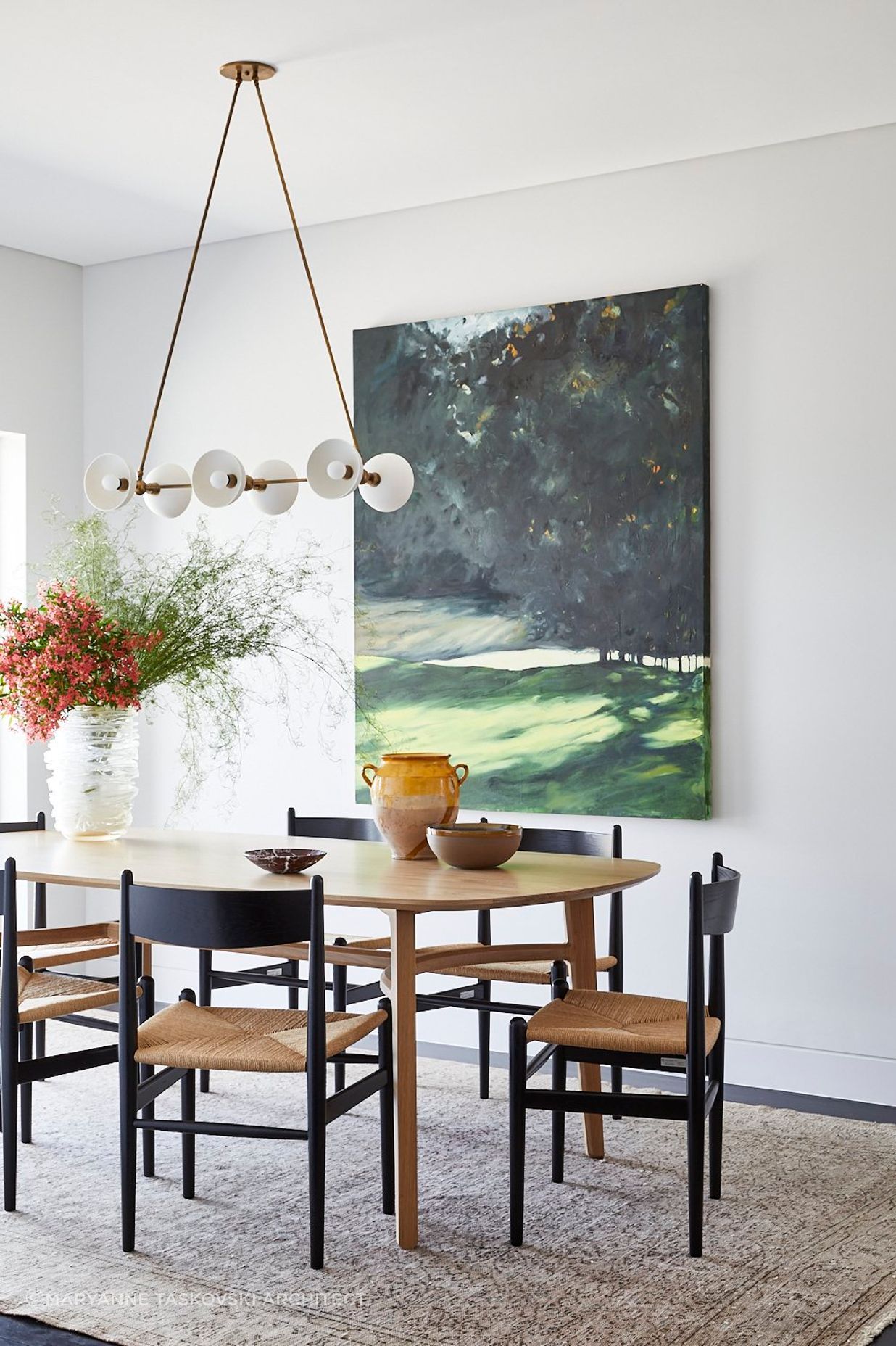 A quaint, tidy dining area. Photography: Pablo Veiga.