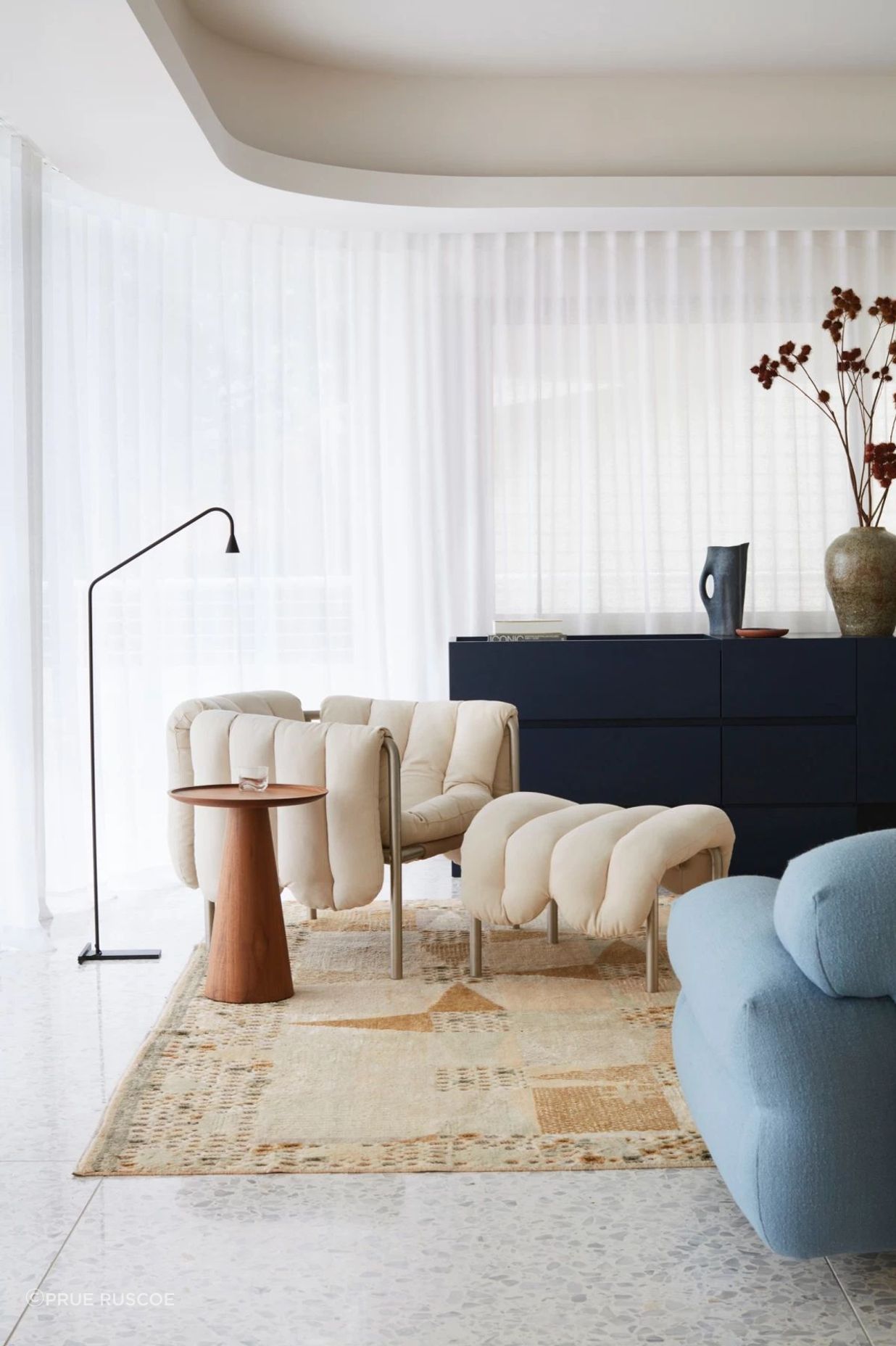 Caramel tones combine with blues in the living area.