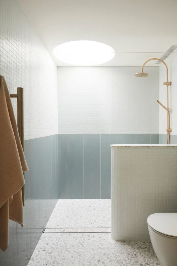 A round skylight in the 'blue' bathroom lets in natural light.