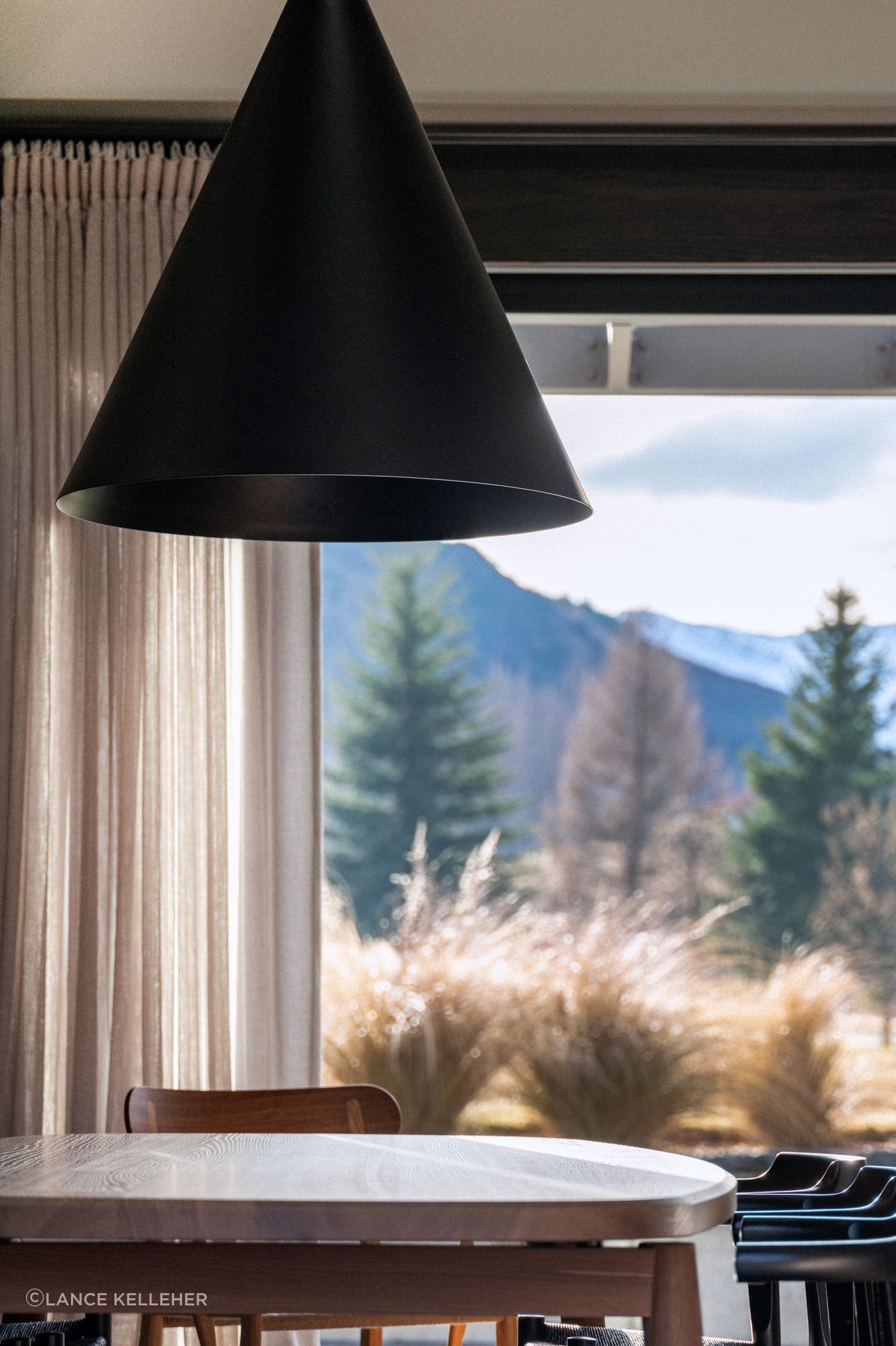 A stunning cone-shaped pendant light was chosen to subtly reflect the shapes of the mountains outside.
