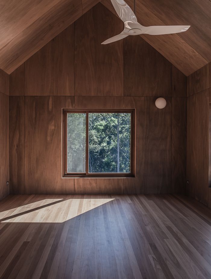 An eco-responsive home that nurtures connection between friends and family