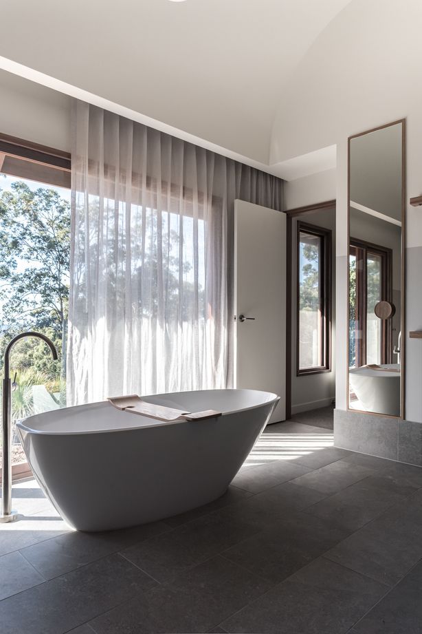 Natural lighting falls onto the bath tub | Photography: Emma Bourne & David Chatfield