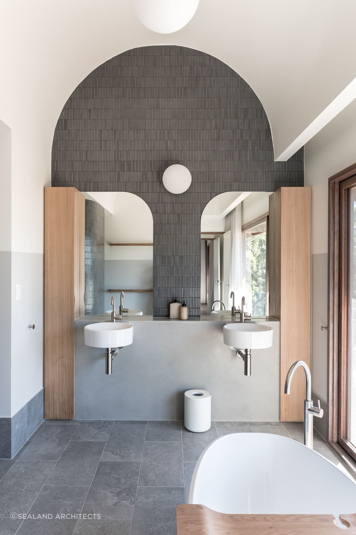 Dual sinks add charm | Photography: Emma Bourne &amp; David Chatfield
