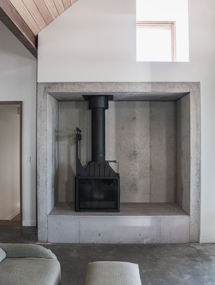 An eco-responsive home that nurtures connection between friends and family