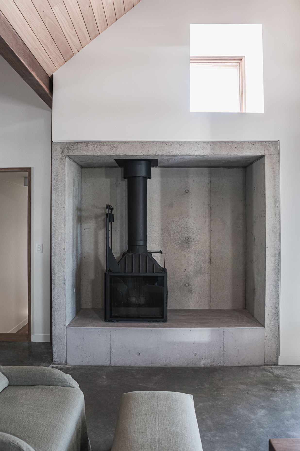An eco-responsive home that nurtures connection between friends and family