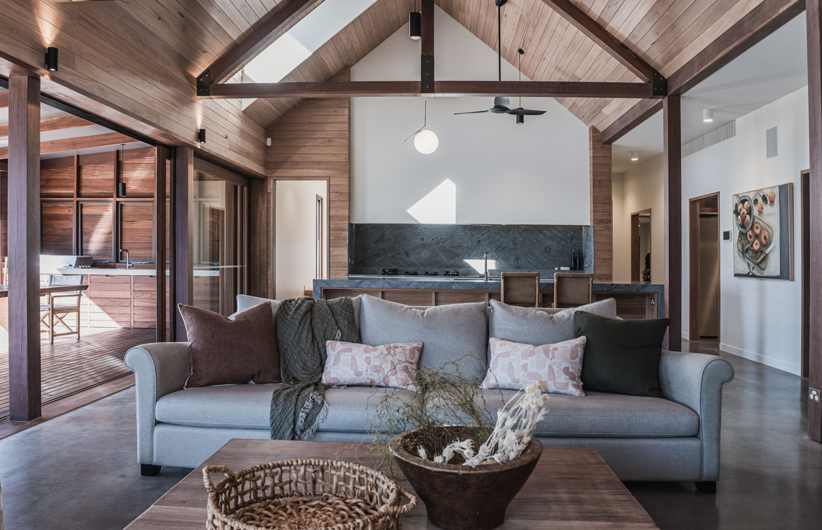 An eco-responsive home that nurtures connection between friends and family