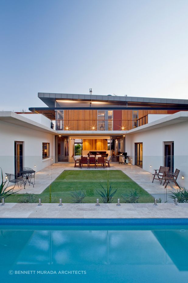 Inhabitants can enjoy outdoor dining on the patio area and a dip in the crystal-clear pool. Photographer: Simon Wood.