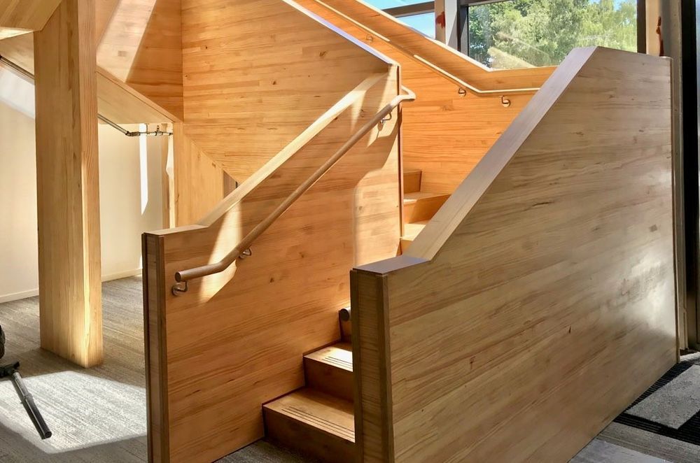 Seismic stairs: a bespoke glu-lam solution for an IL4 building