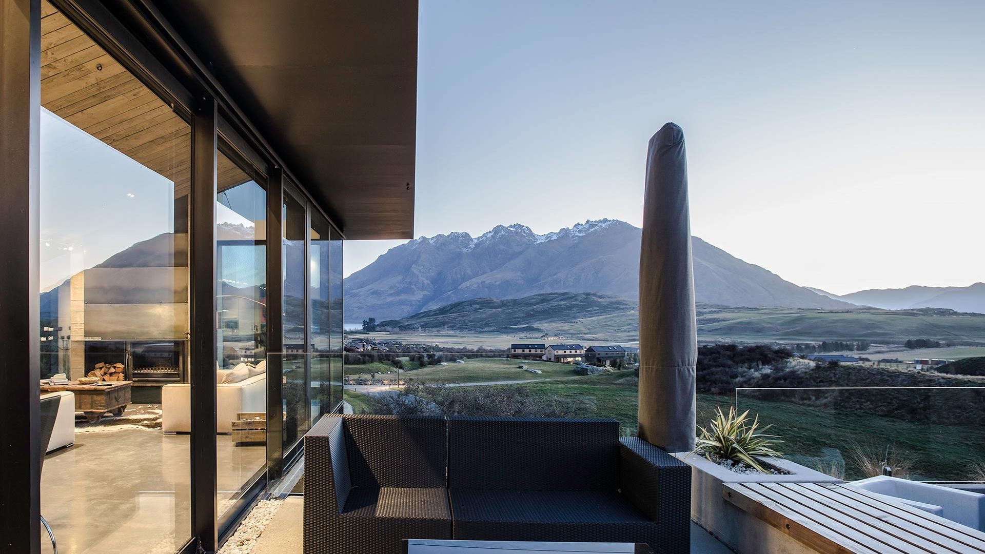 Raetz House video