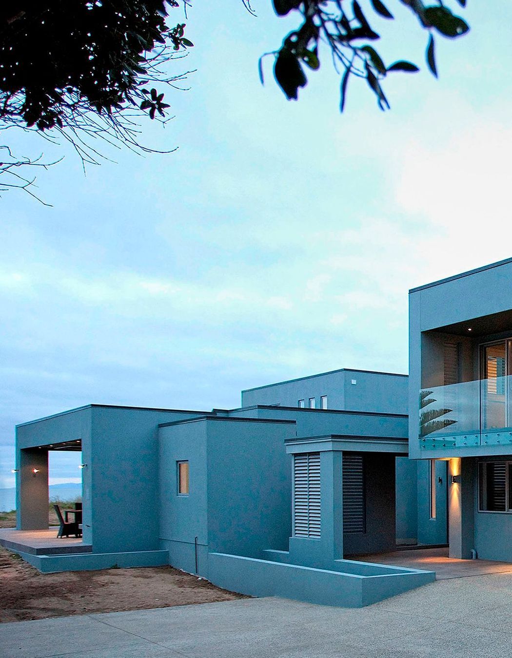 Soft eggshell blue blends this Orewa home into the sky and seascape.