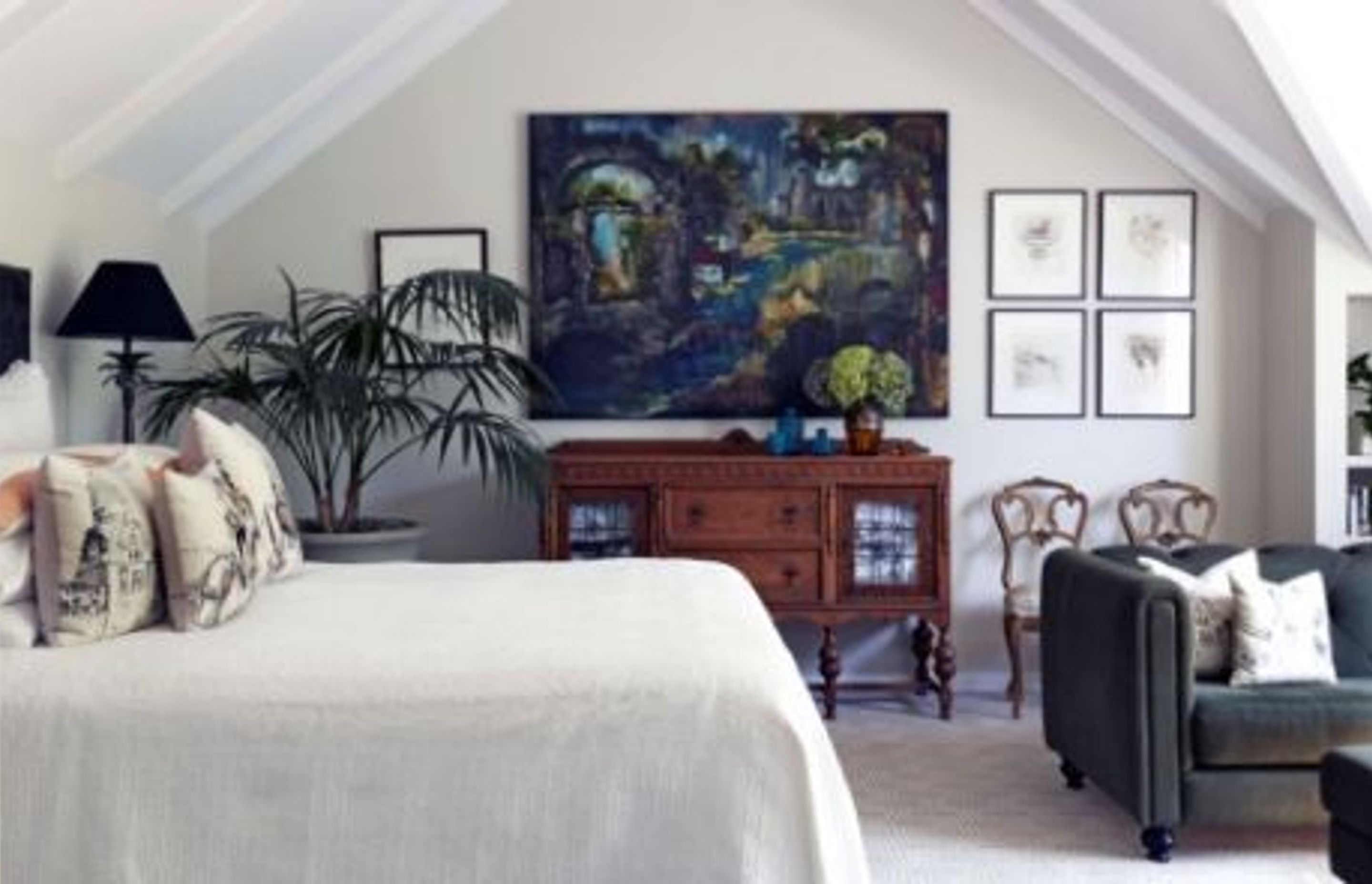 Indoor plants and a monochromatic colour scheme with splashes of deep green and blue are happy partners with the exterior natural environment.
