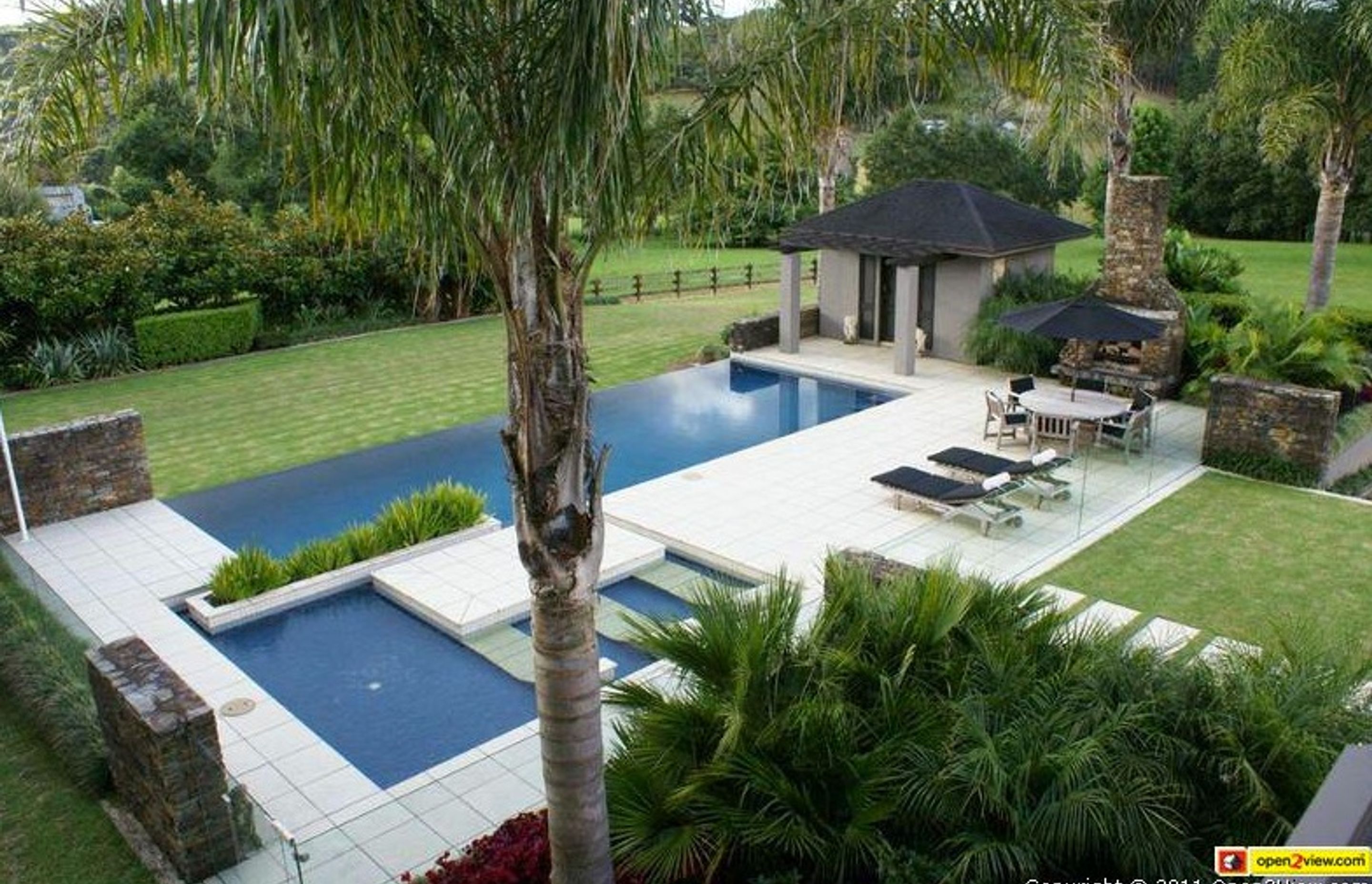 A mixture of glass, stone and hidden steel fencing make the swimming pool fencing almost a feature.