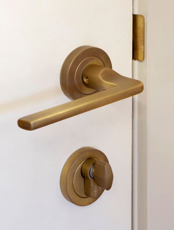 Chalet Lever on Rose – Locking Set Finish: Roman Brass Levers, Code: 8211-RB Lock, Code: 1143-RB Escutcheons, Code: 8189-RB Cylinder and Turn, Code: 1148-RB