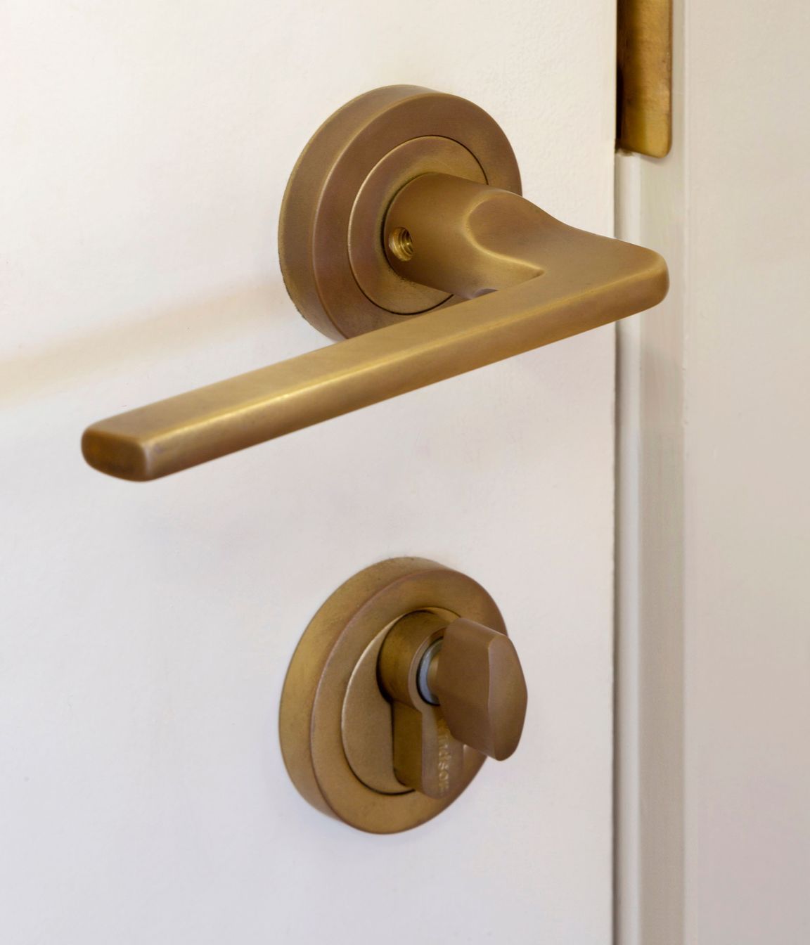 Chalet Lever on Rose – Locking Set Finish: Roman Brass Levers, Code: 8211-RB Lock, Code: 1143-RB Escutcheons, Code: 8189-RB Cylinder and Turn, Code: 1148-RB