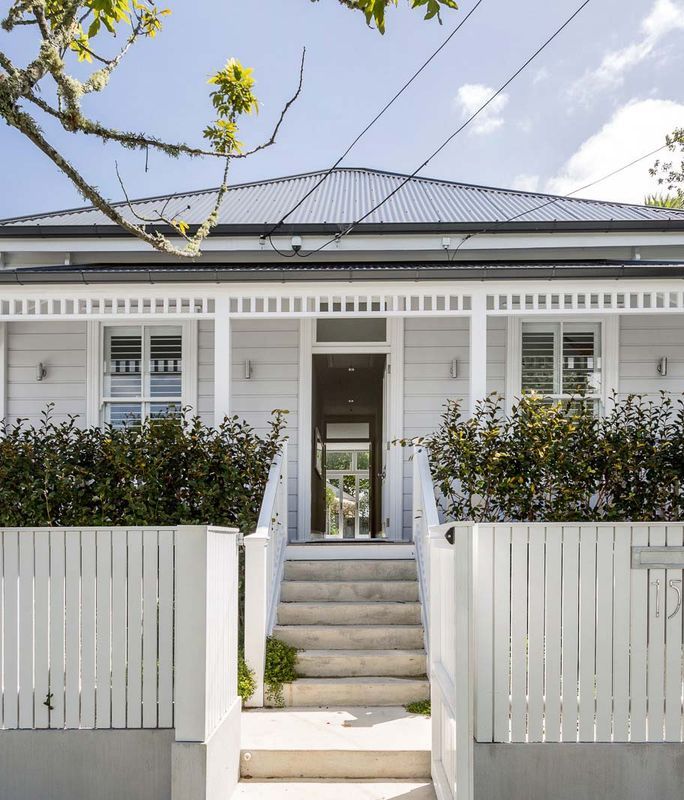 Modern fencing gate ideas and laws